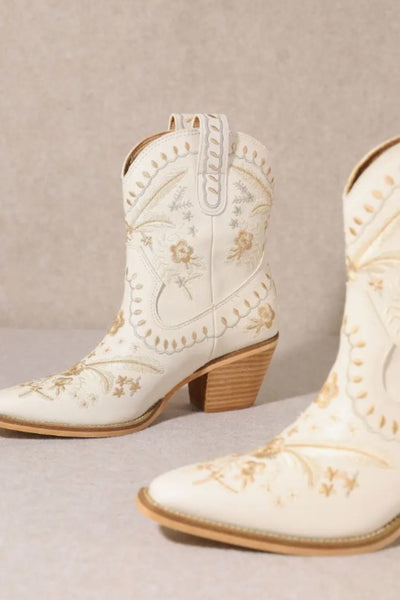 White embroidered cowgirl sales boots