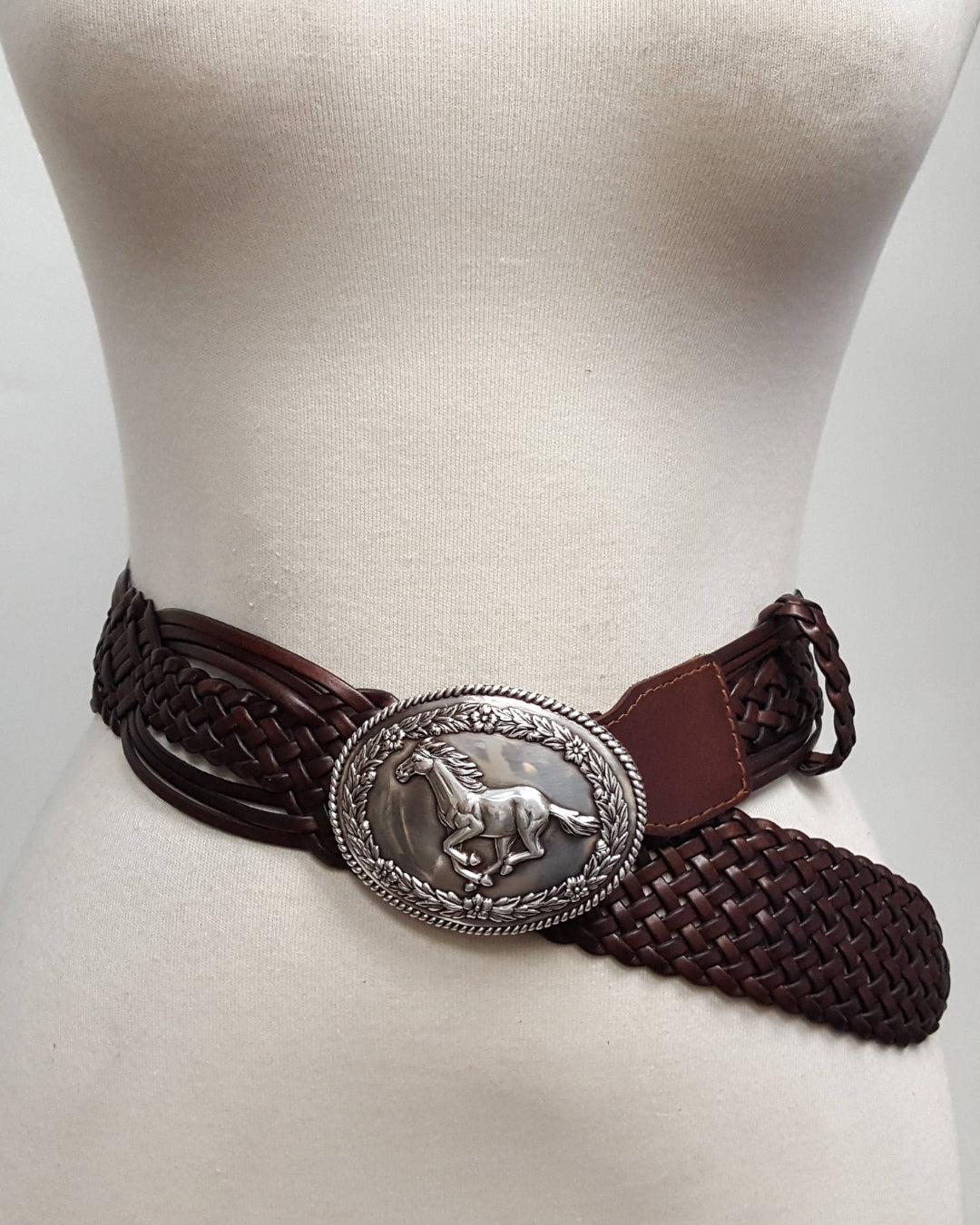 Braided leather horse buckle belt
