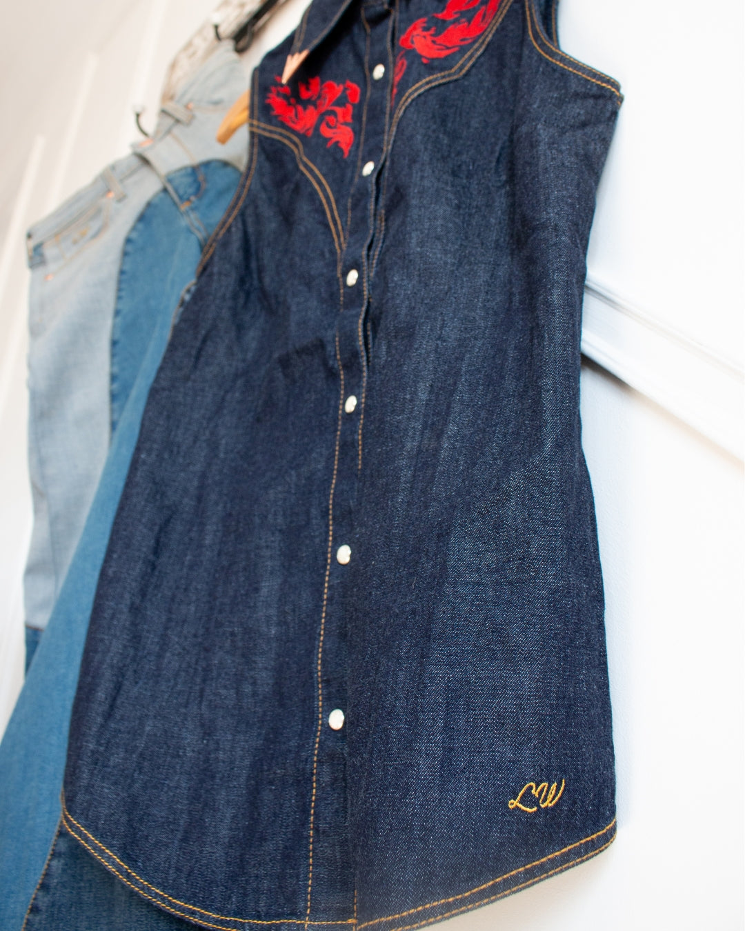 Lainey Wilson x Wrangler sleeveless denim shirt with western yoke detail