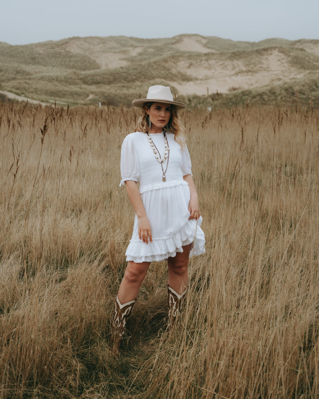 Two-Toned Vegan Suede Western Hat in Ivory/Taupe