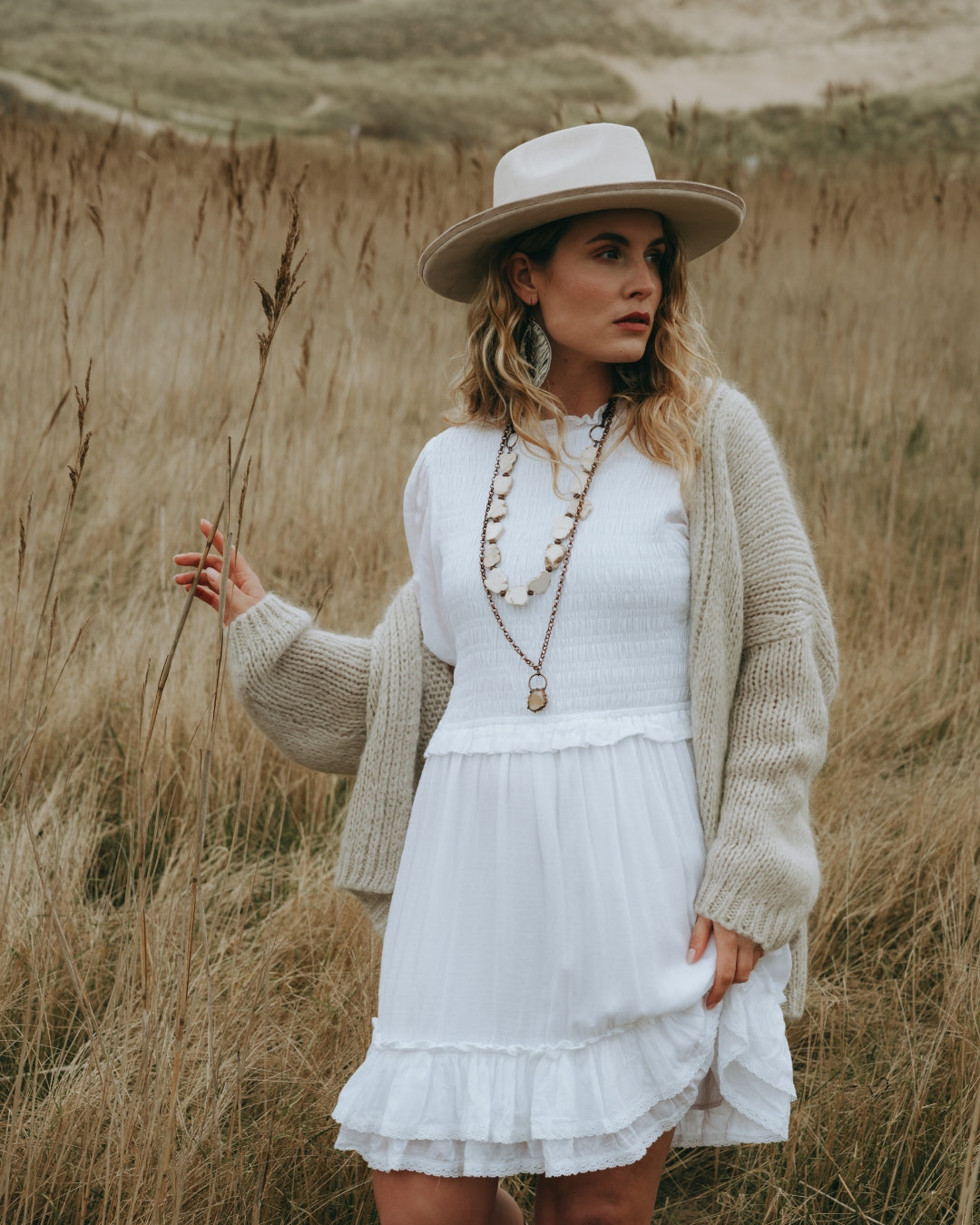 Two-Toned Vegan Suede Western Hat in Ivory/Taupe
