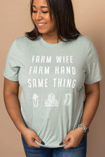 "FARM WIFE" TEE BLUE/GREEN